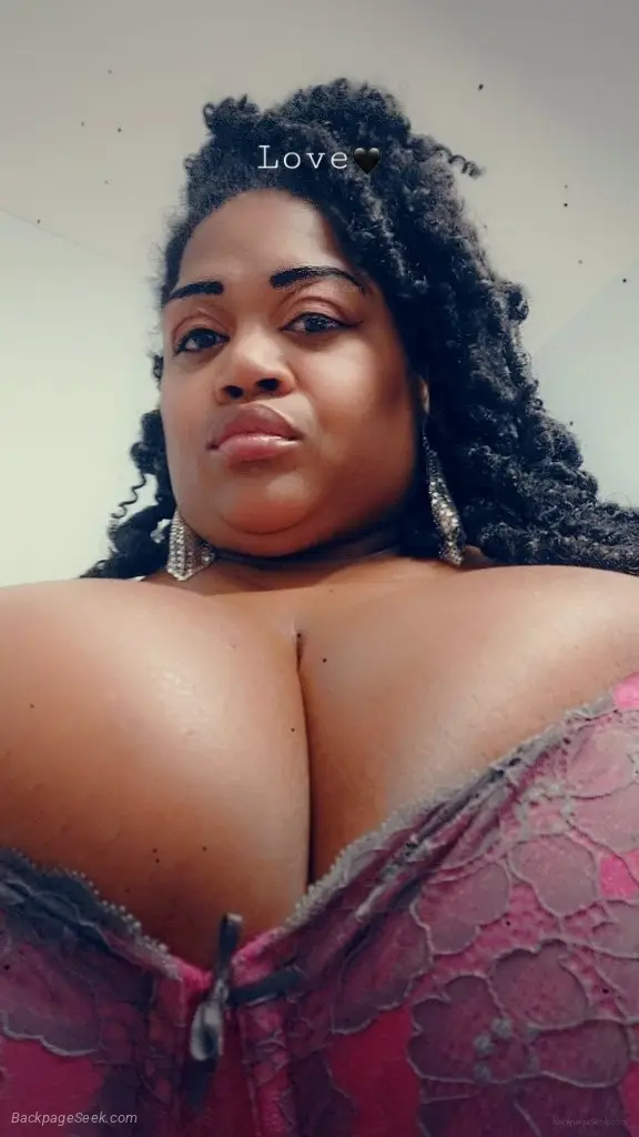 YOUR FAVORITE BBW KERRY BACJ IN TOWN Big Booty Bombshell BBW... in New Haven – Women Seeking Men photo 2