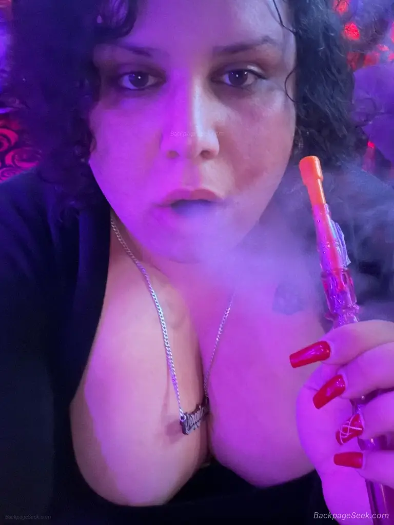 looking for dick pillow lips.... Maybe a cute pink she cock to suck on.