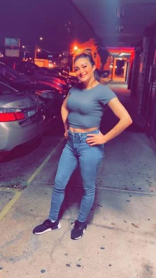 Sexy Brunette looking For a Good Time