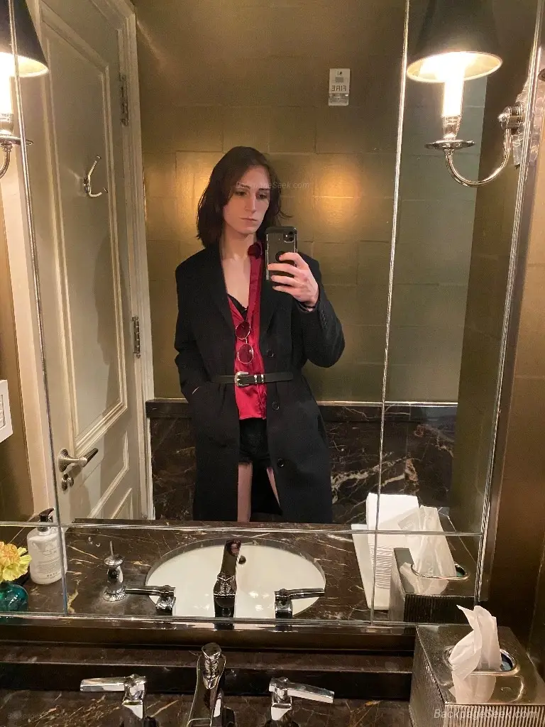 Gothic and discreet - PLEASE REVIEW FULL AD in New York – Women Seeking Men photo 2