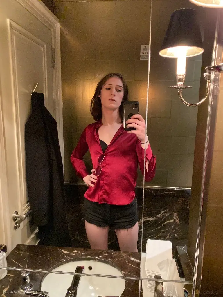 Gothic and discreet - PLEASE REVIEW FULL AD in New York – Women Seeking Men photo 4