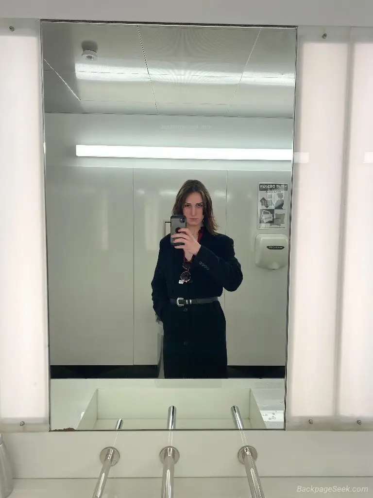 Gothic and discreet - PLEASE REVIEW FULL AD in New York – Women Seeking Men photo 6