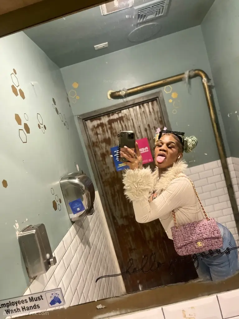 nasty freak here looking for a big black dick 12 inches in New York – Women Seeking Men photo 3