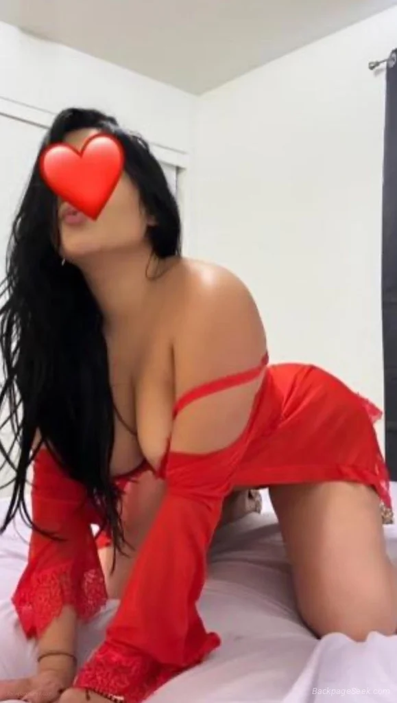 Hello daddy I'm Lorena a new girl in the city looking for ni... in Norfolk – Women Seeking Men photo 2