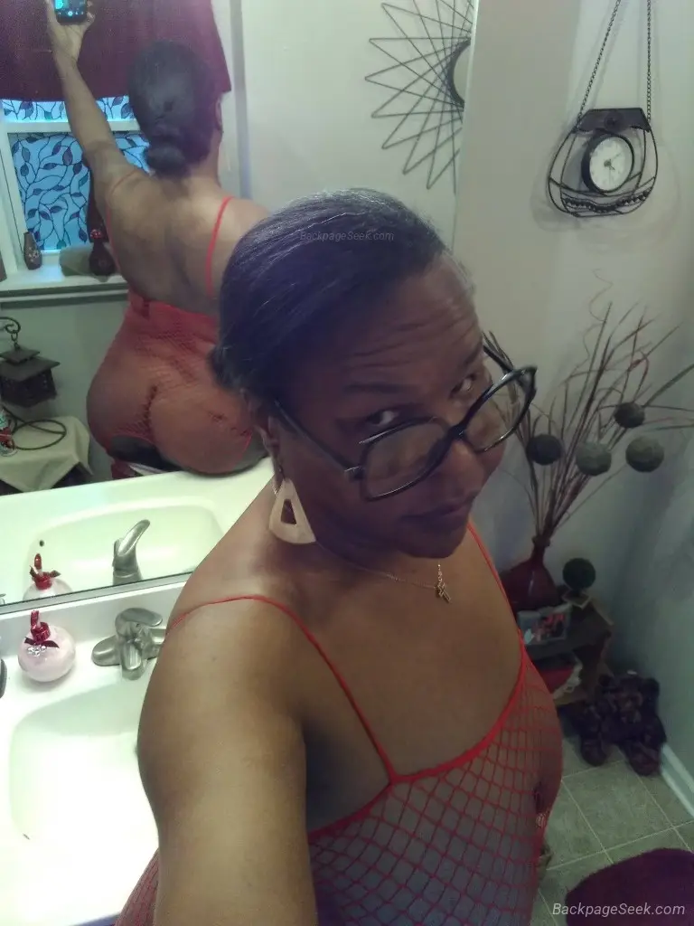 LADY V AWAITS TO OFFER YOU THE TS UPSCALE TREAT