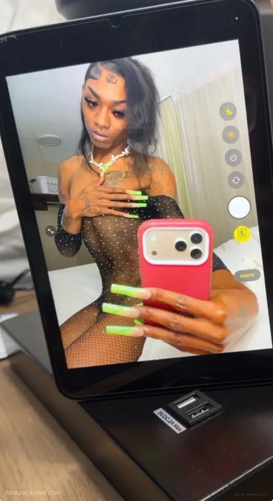 your SLUT NEXT DOOR is BACKKK VISITING COME FUCK MY THROAT U... in Norfolk – Women Seeking Men photo 2
