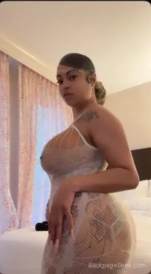 Your favorite creamy 5ft ball of fun Slim Thick Petite Freak... in Norfolk – Women Seeking Men photo 2