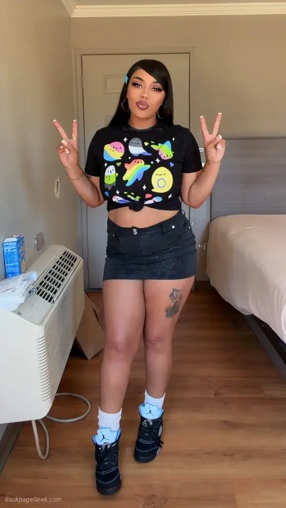 miss pretty with them big titties.... dick sucking queen EARLY