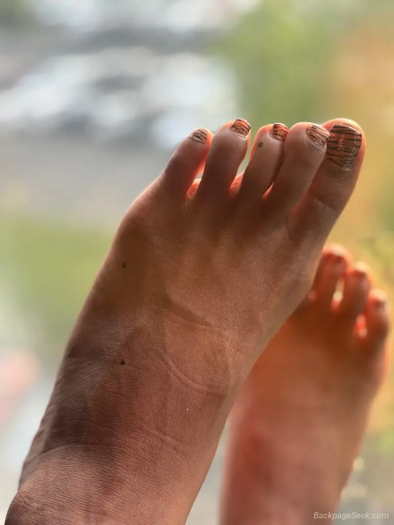 CHOCOLATE PUSSY INCALLOUTCALL SWEET PETITE w a dominant side in North Jersey – Women Seeking Men photo 5