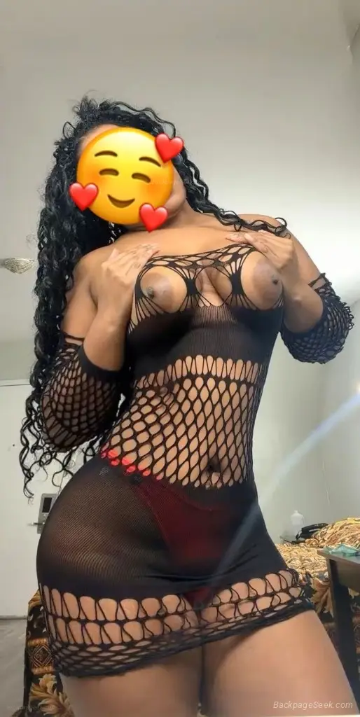 SEXY CARAMEL LATINA!!! ALL EXTRAS WELCOMED