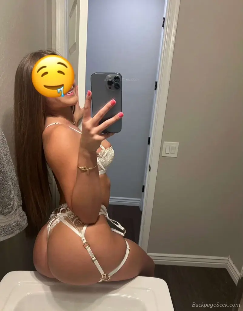 HOT AND SEXY LATINA READY TO FUCK YOU