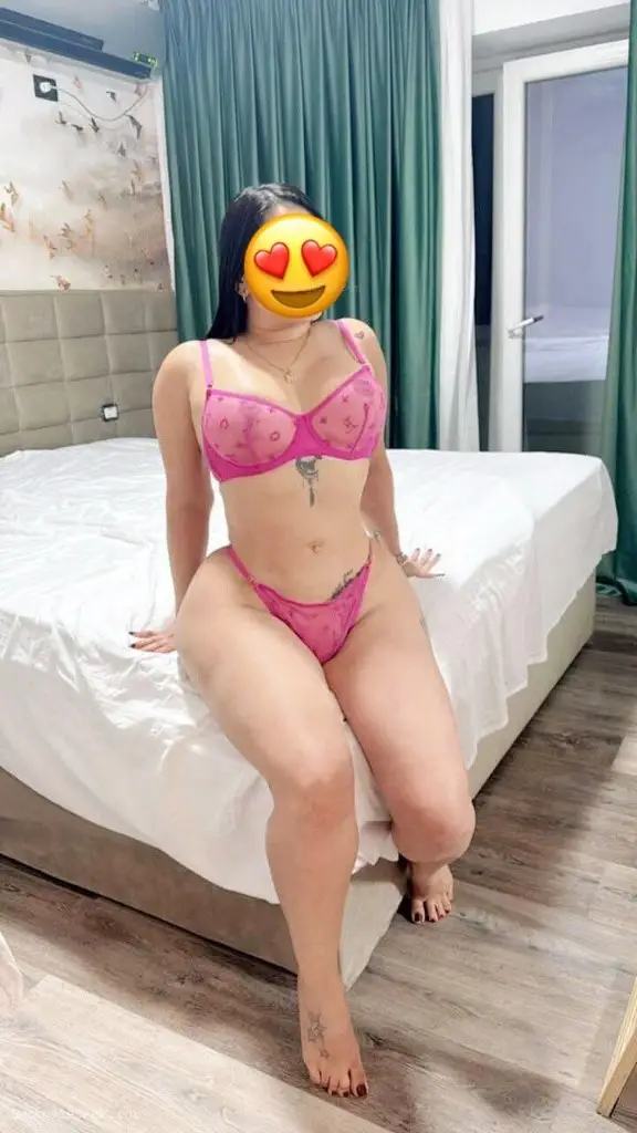 AVAILABLE Exotic white girl very big dog