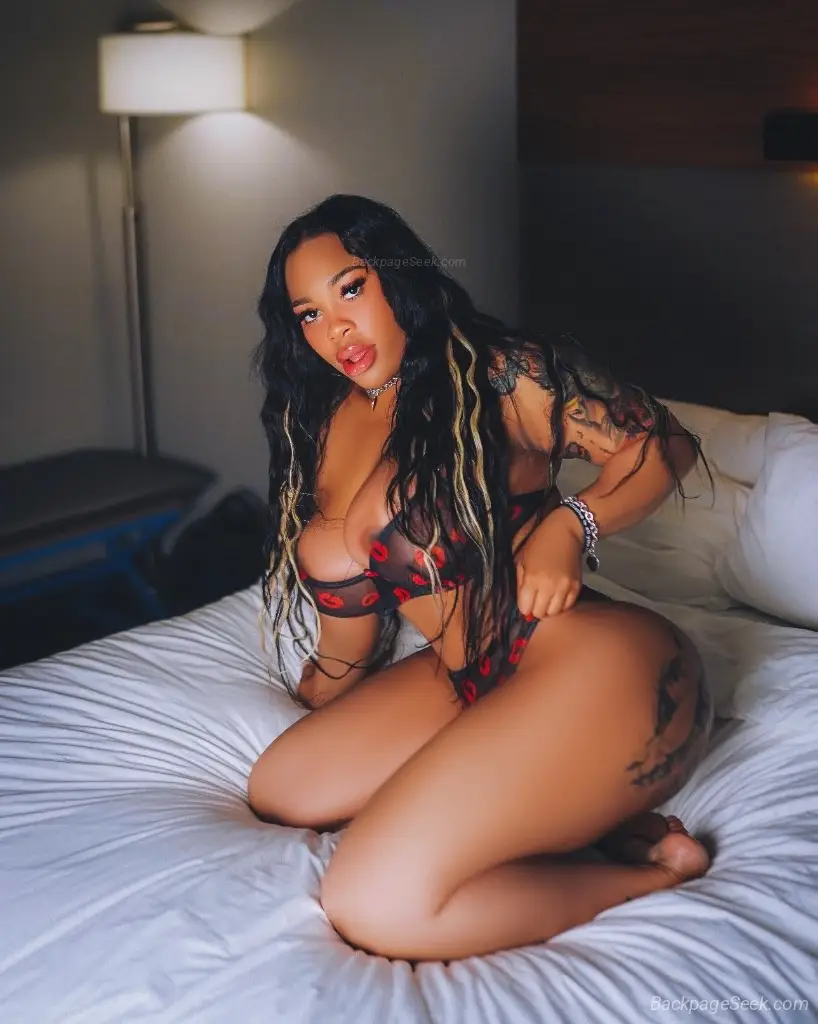 Sexy Latina available for you. Hablo Espaol y estoy super caliente ysuper