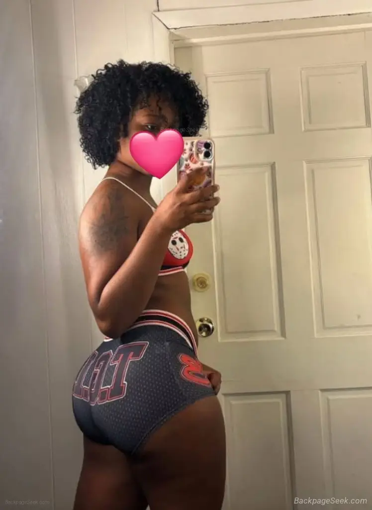 curvy chocolate coconut chest and big peachy bottom in Northern Virginia – Women Seeking Men photo 3