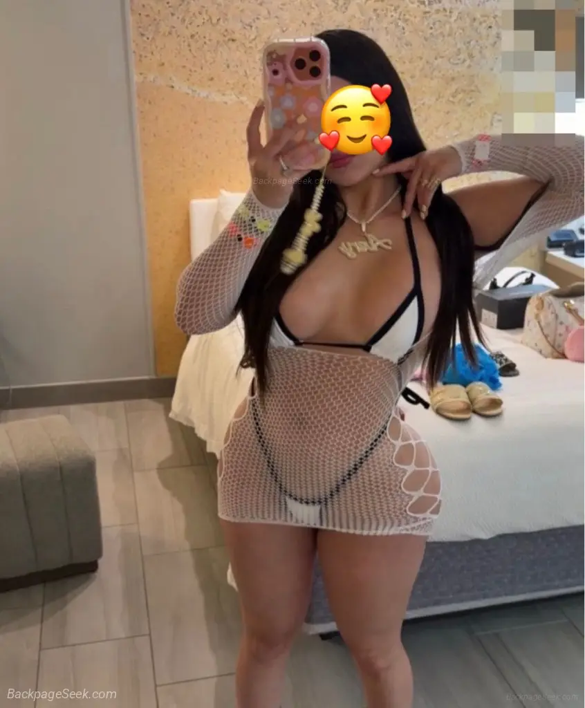angela, your skinny Colombian girl, is back.