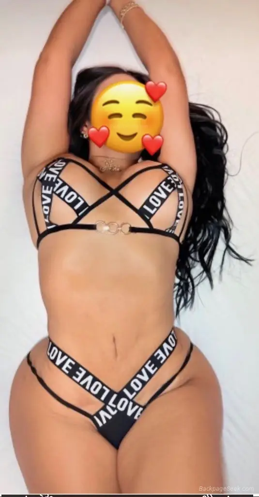 sexy woman looking to play