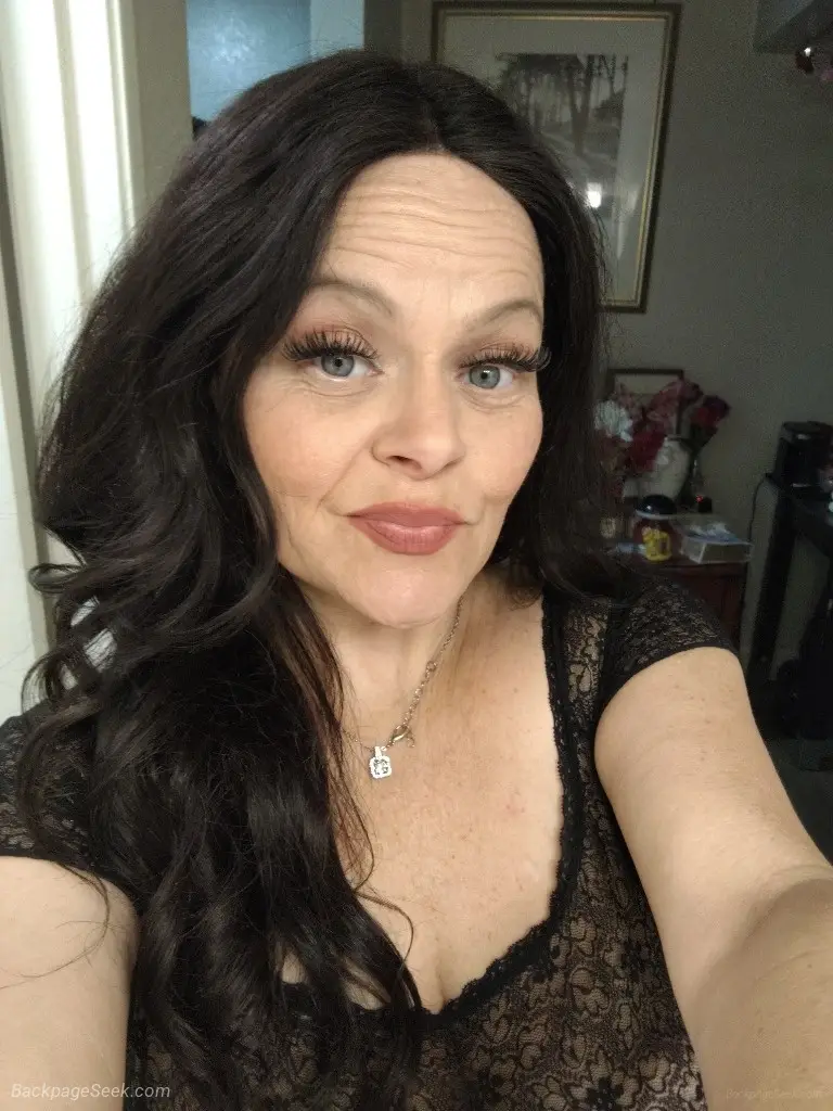 Super Sexy MILF New to town