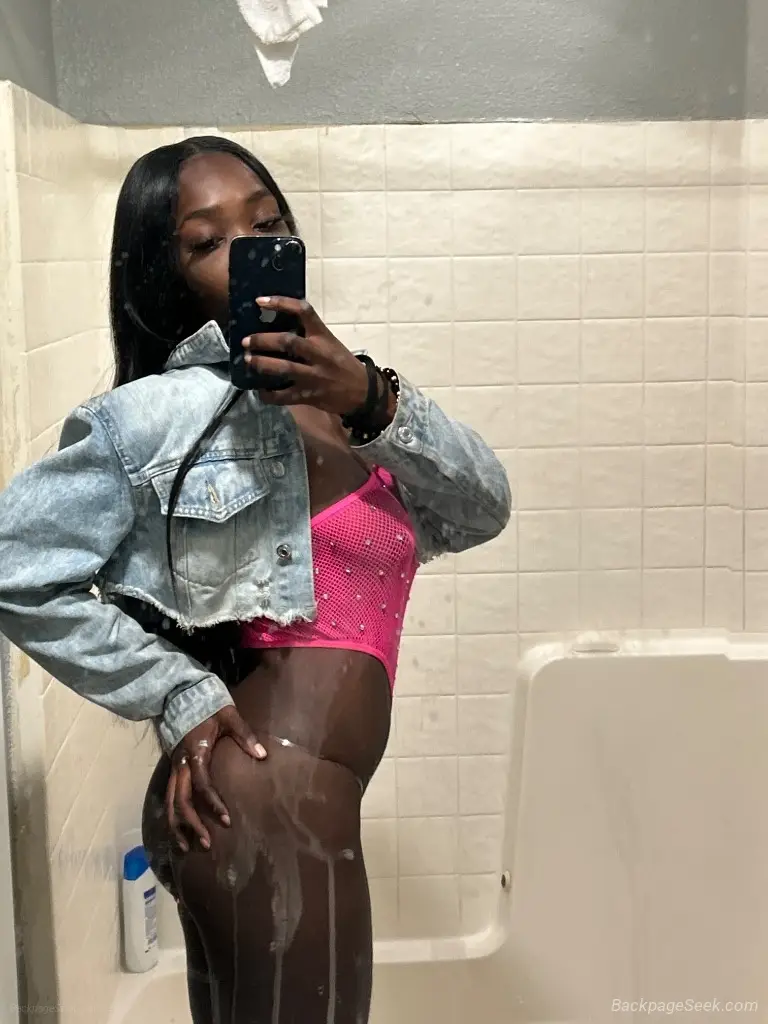 your ebony fantasy a sweet and petite treat in Oakland – Women Seeking Men photo 3