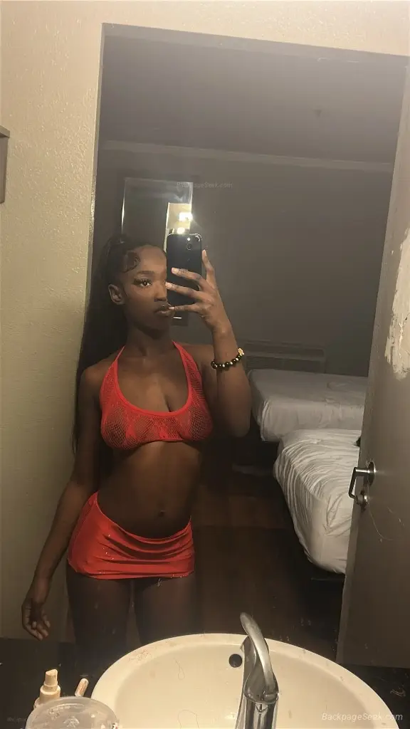 your ebony fantasy a sweet and petite treat in Oakland – Women Seeking Men photo 5