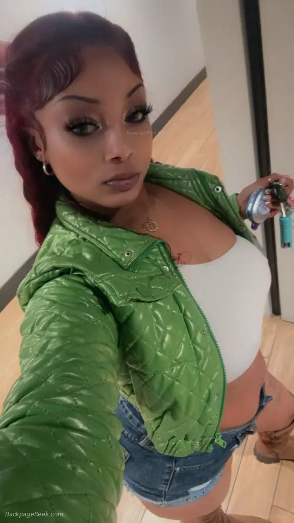 pretty thick and lightskin, professionally Nasty!!!