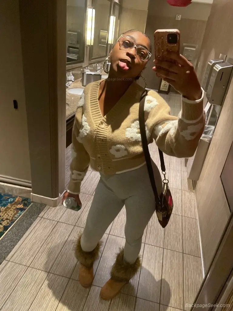 A soft vibe addictive energy once you meet me you ll underst... in Oakland – Women Seeking Men photo 4