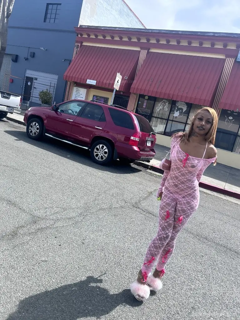 INCALLS OUTCALLS or CARPLAY LETS HAVE SUM FUN COME BEND ME O... in Oakland – Women Seeking Men photo 3