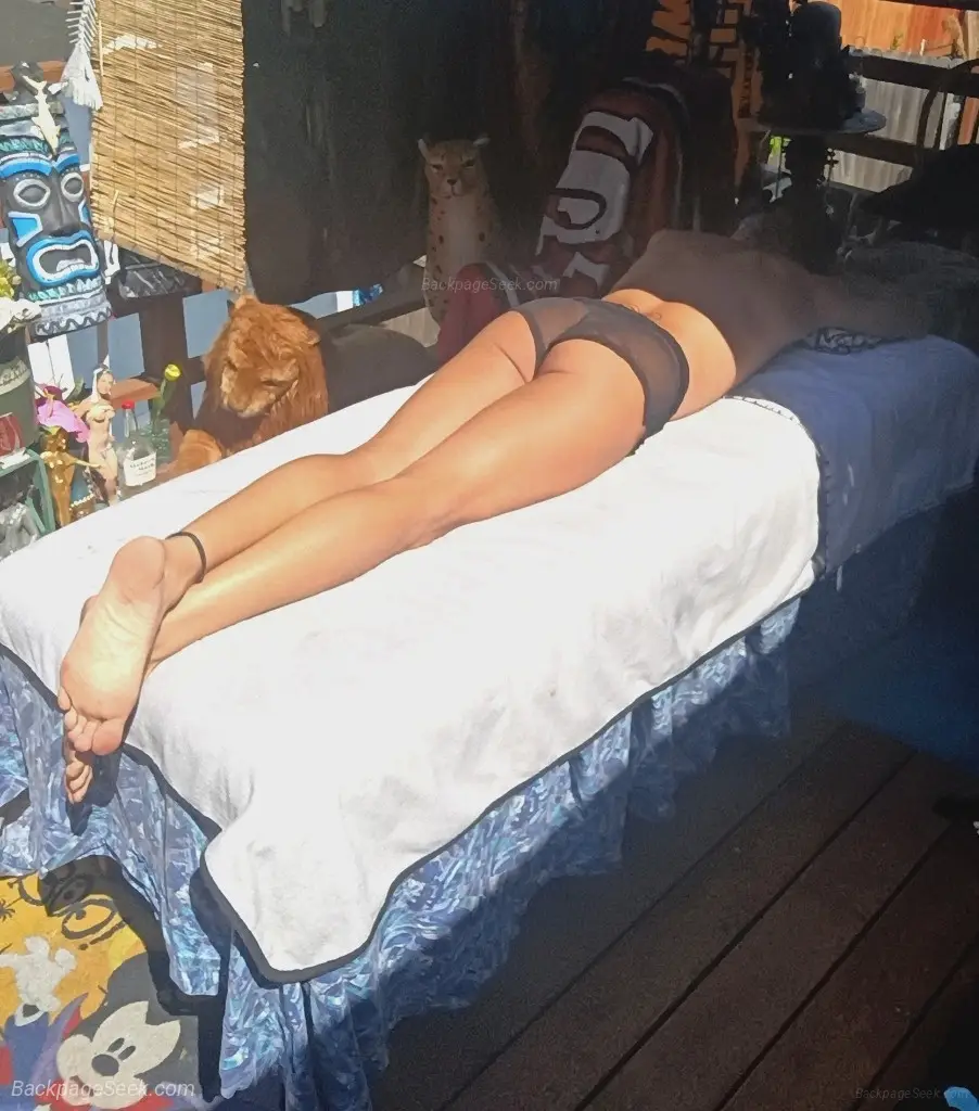Sensual Massage and Sex..Good Soft hands and feet.. Hung and Vers in