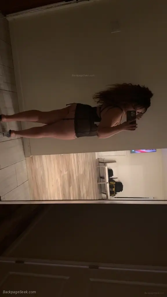 Curly hair short Latina in Oakland – Women Seeking Men photo 4