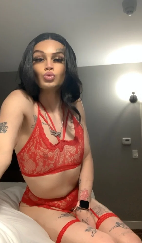 SMOOTH SWEET AND PETITE