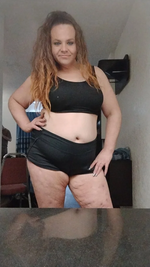 white t girl needs a room in Oklahoma City – Women Seeking Men photo 2