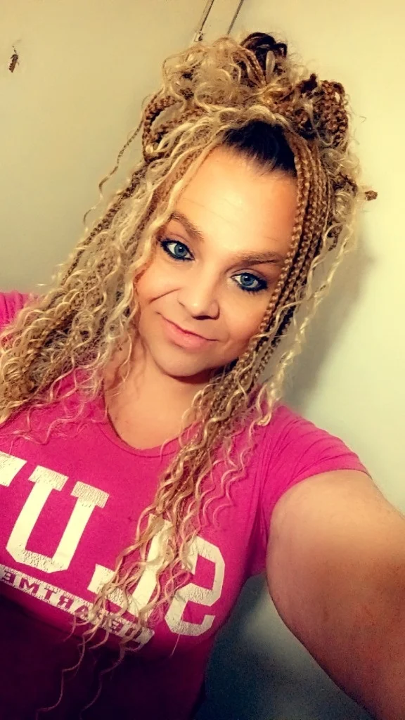 white t girl needs a room in Oklahoma City – Women Seeking Men photo 4