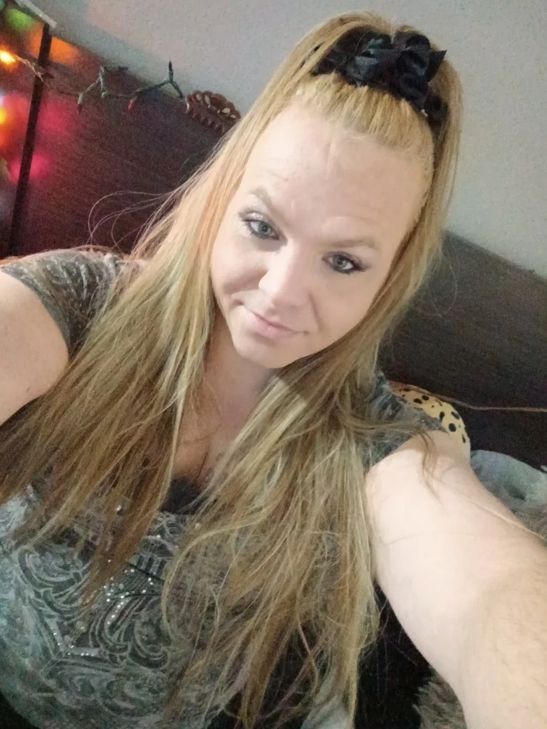 white t girl needs a room in Oklahoma City – Women Seeking Men photo 5