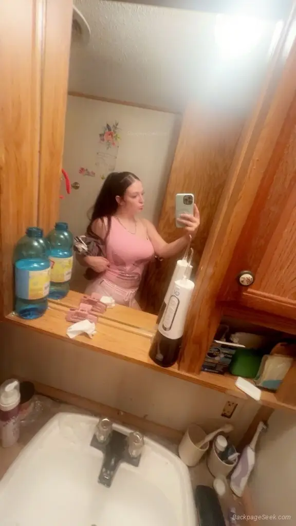 See me while im here Ask about my HHR HR outcall specials