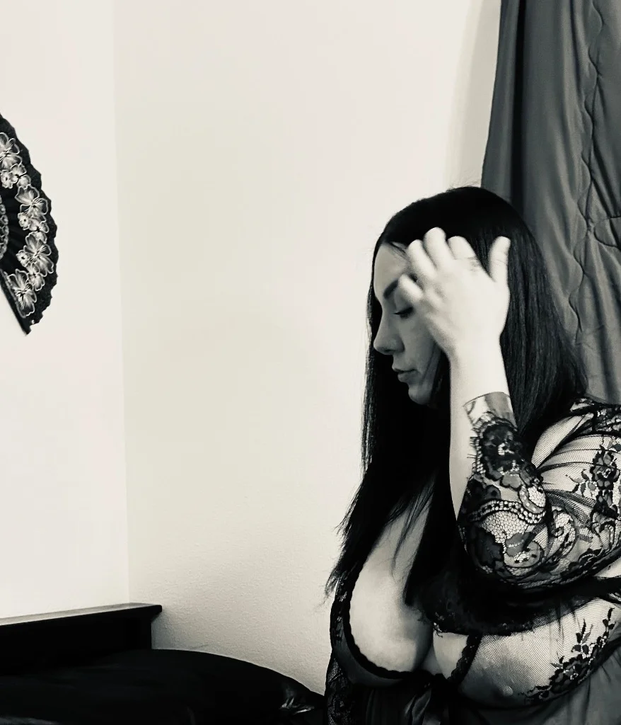Busty blue eyed beauty one of a kind experience in Olympia – Women Seeking Men photo 2