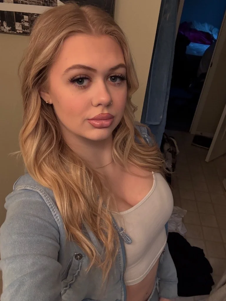 fav blonde babe in Olympia – Women Seeking Men photo 2