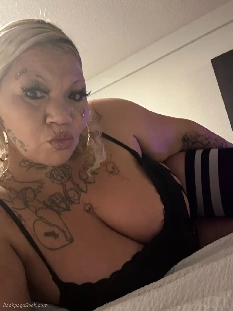 Busty Beautiful bombshell thROAT-GOAt ready now Your place o... in Orange County – Women Seeking Men photo 4