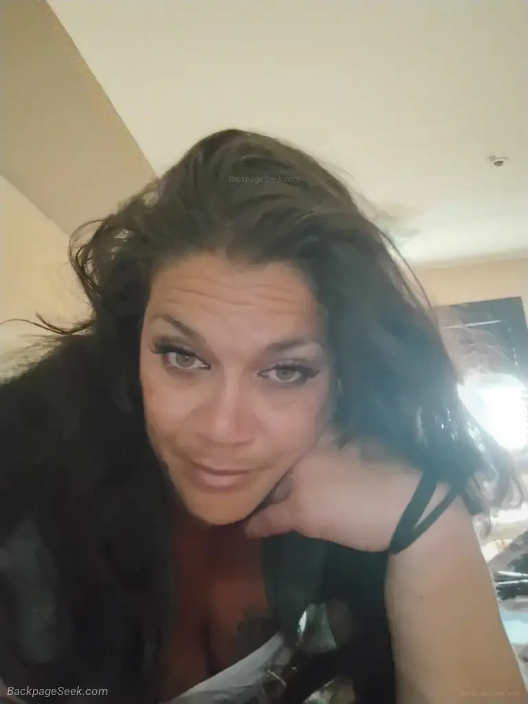 Lady in the street in Orange County – Women Seeking Men photo 2