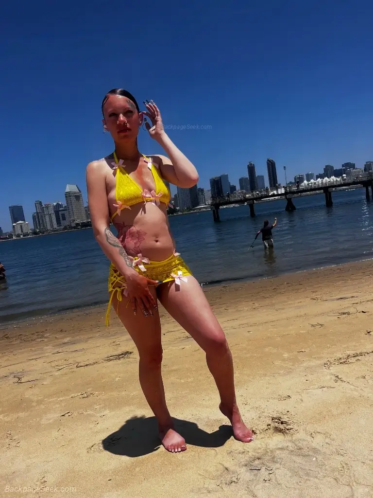 who doesnt like hennessy 4'11 fun size ask for my in Orange County – Women Seeking Men photo 2