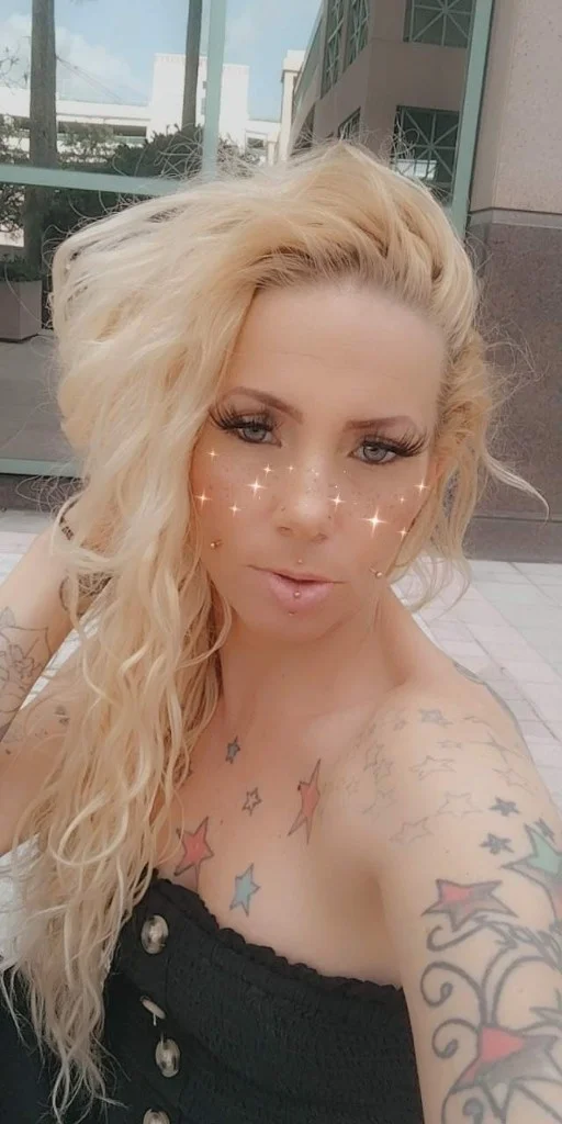 Sexy Blonde Ready to Party in Orlando – Women Seeking Men photo 3