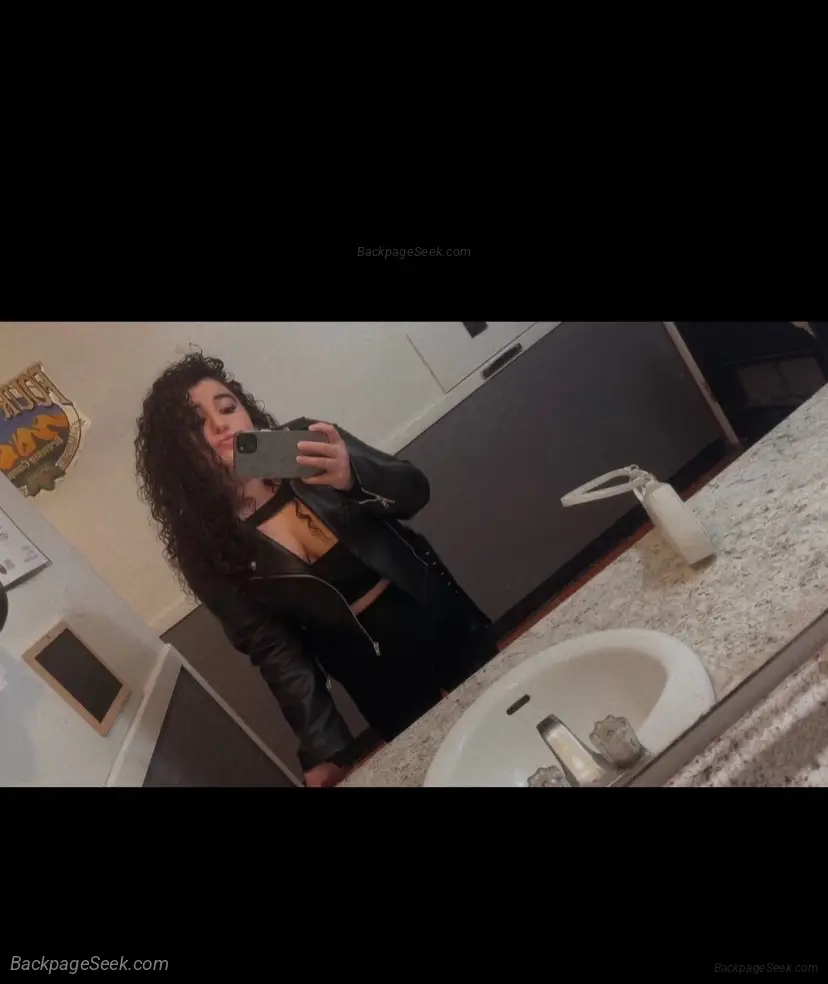 New To Town Roxi Luxx Your Favorite Curly Haired Cutie in Orlando – Women Seeking Men photo 2