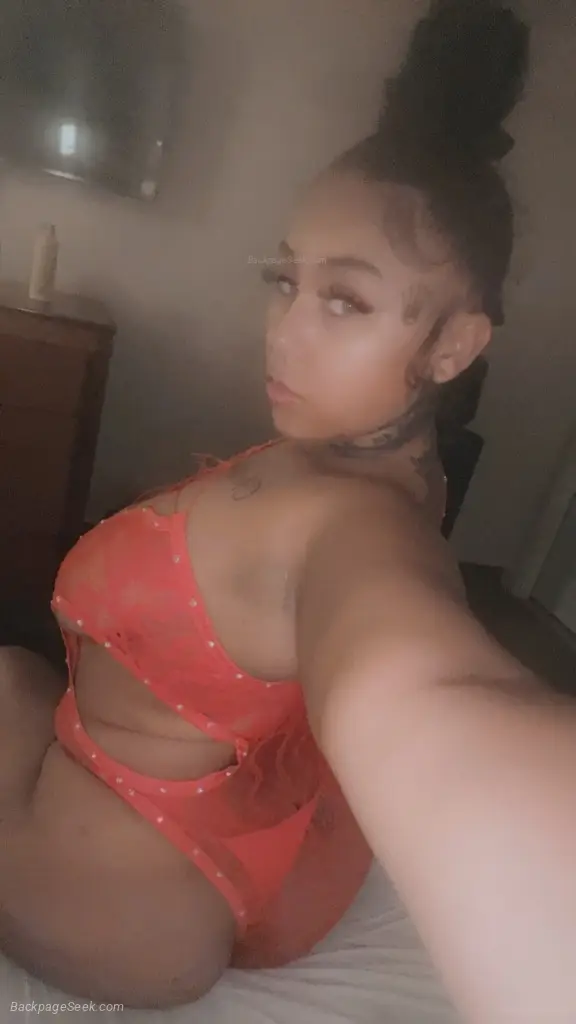 HEY DON'T SCROLL DOWN COME OVER HERE TO ME BABE BAUTIFUL BUS... in Palm Springs – Women Seeking Men photo 3