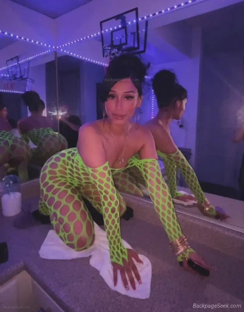 FREAKY CREAMY PETITE MEXICAN in Palm Springs – Women Seeking Men photo 5