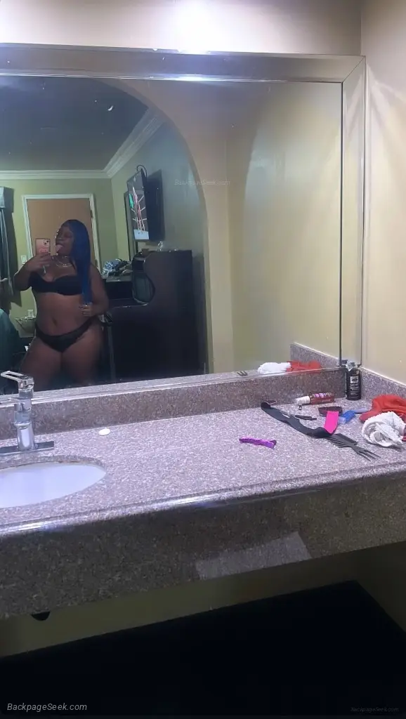 new to town all new pic the best so wett with the deepest th... in Palm Springs – Women Seeking Men photo 2