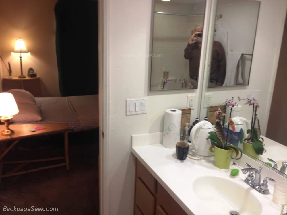 Minisuite in share appartment and Bath in Palm Springs – Shared Housing / Roommates photo 2