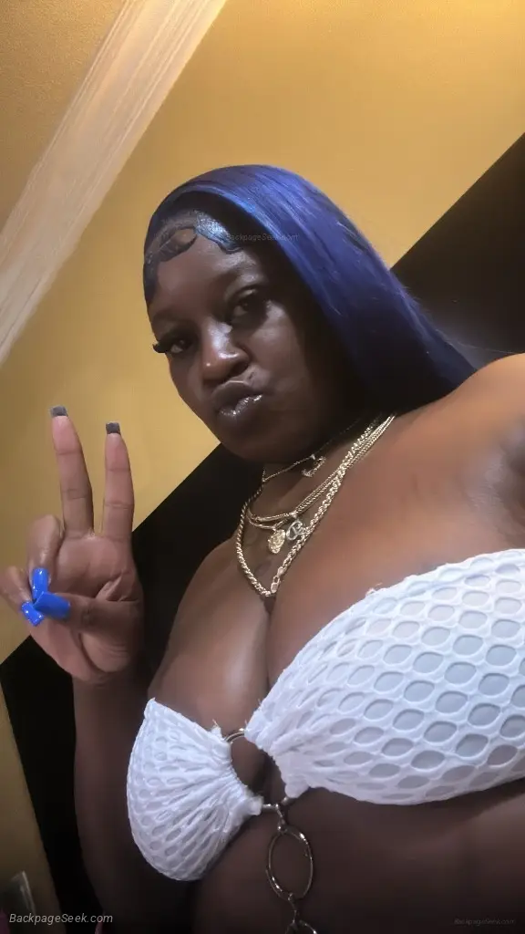 new to town all new pic the best so wett with the deepest throat