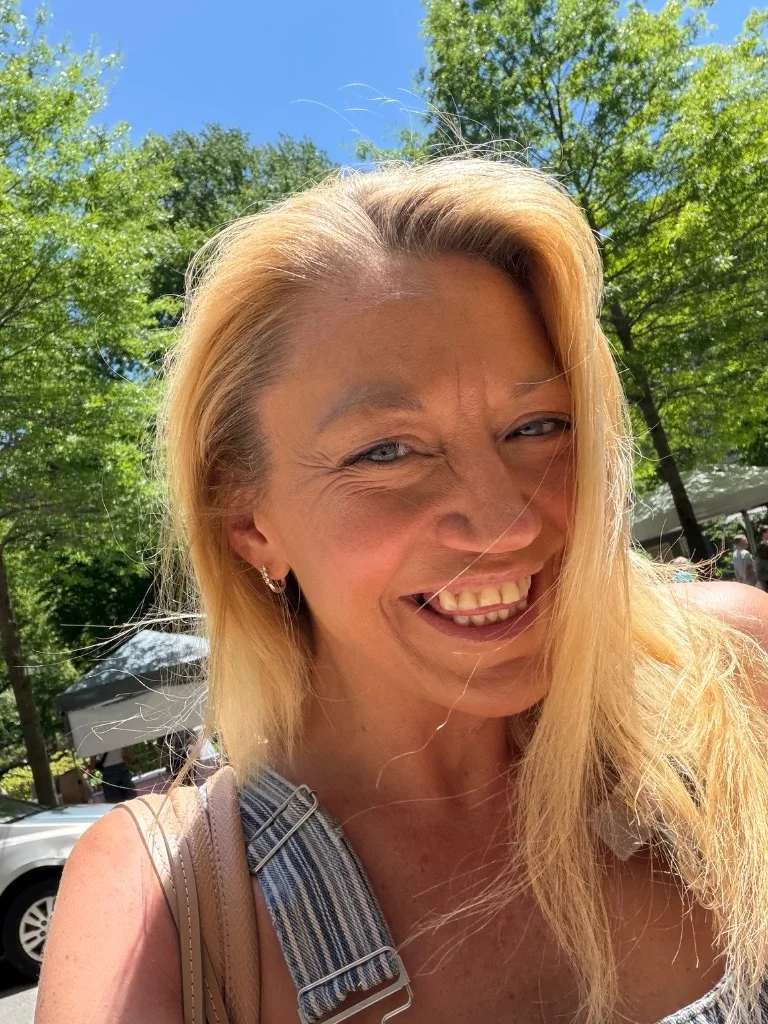 Happy Weekend lets have some adult fun MILF looking to make... in Philadelphia – Women Seeking Men photo 3