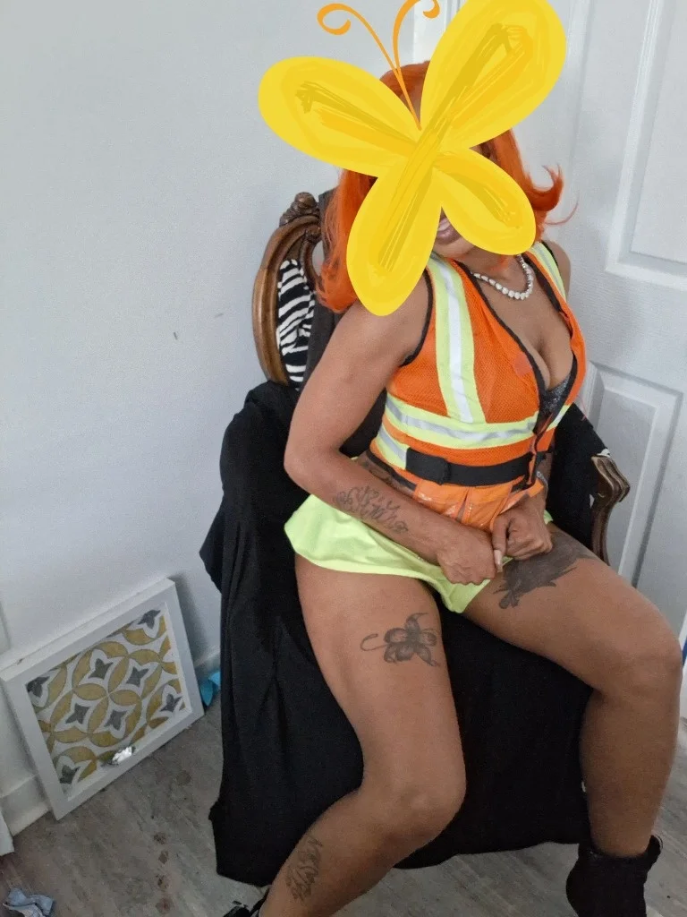 Orange flags mean caution Orange hair means you're already t... in Philadelphia – Women Seeking Men photo 3