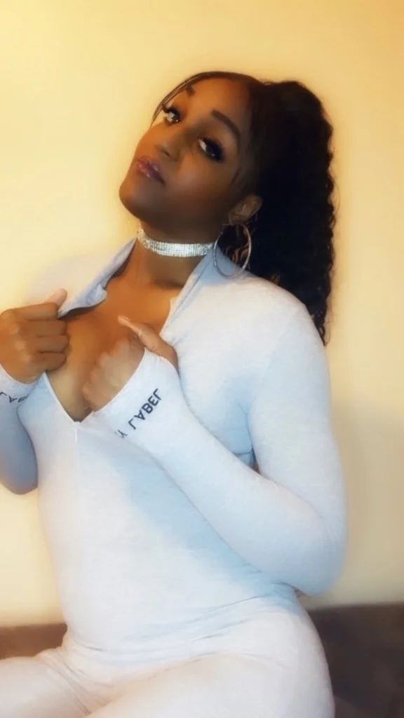 Pretty Brownskin D Fully L0aded FULLY FUNCTIONAL D