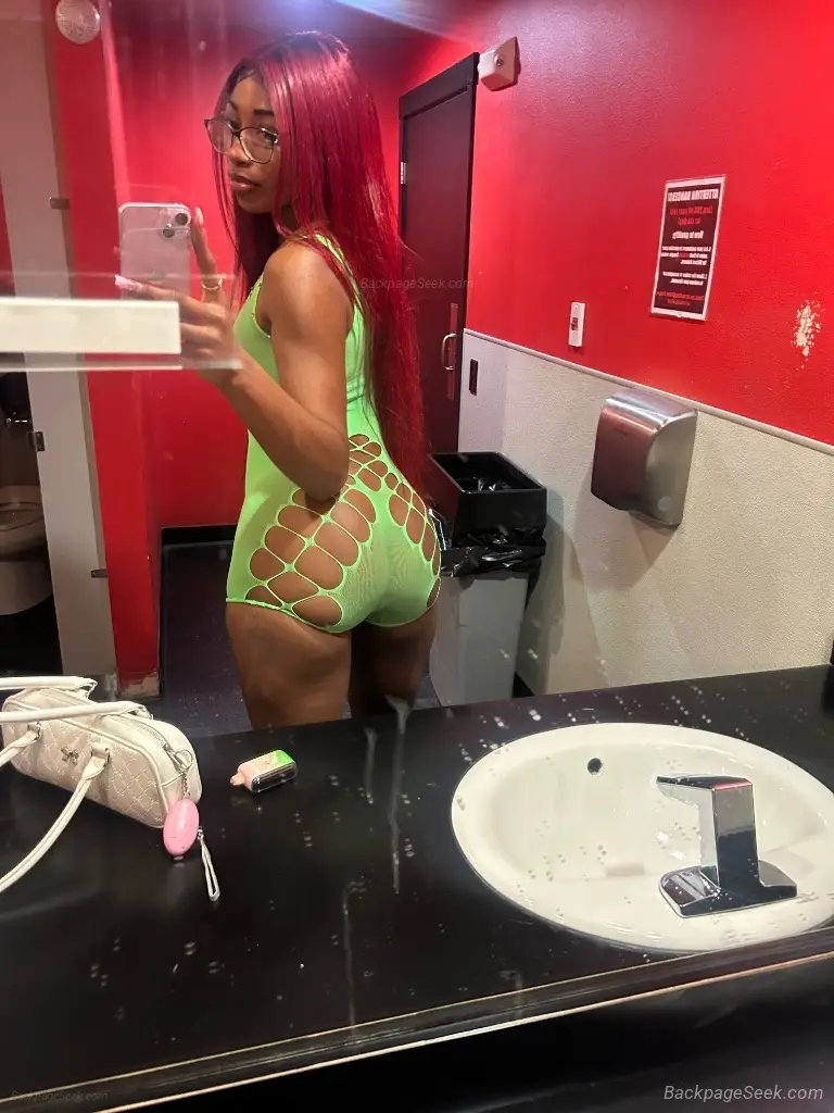 available now incalloutcall sexy petite wet fun girl message... in Philadelphia – Women Seeking Men photo 6