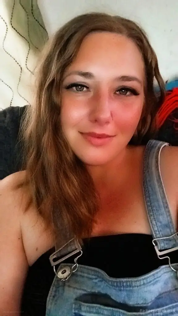 Hello daddy I am a age 28 white girl I am very hot and I like my job I